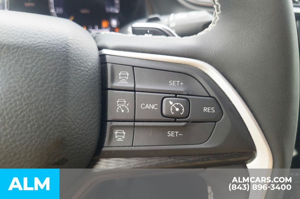 Used 2025 White Jeep Altitude image 28