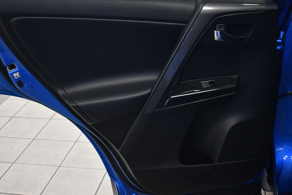 Thumbnail: 2018 Toyota RAV4 - 26