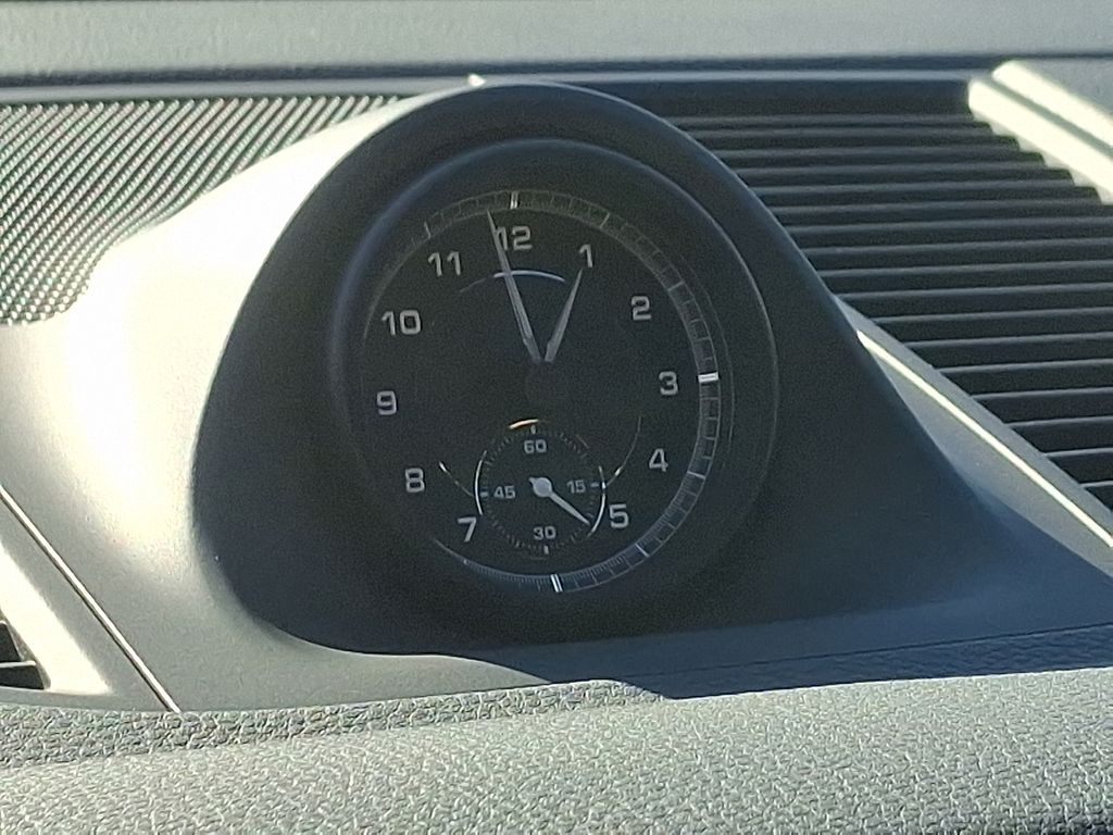 Thumbnail: 2025 Porsche Macan - 30