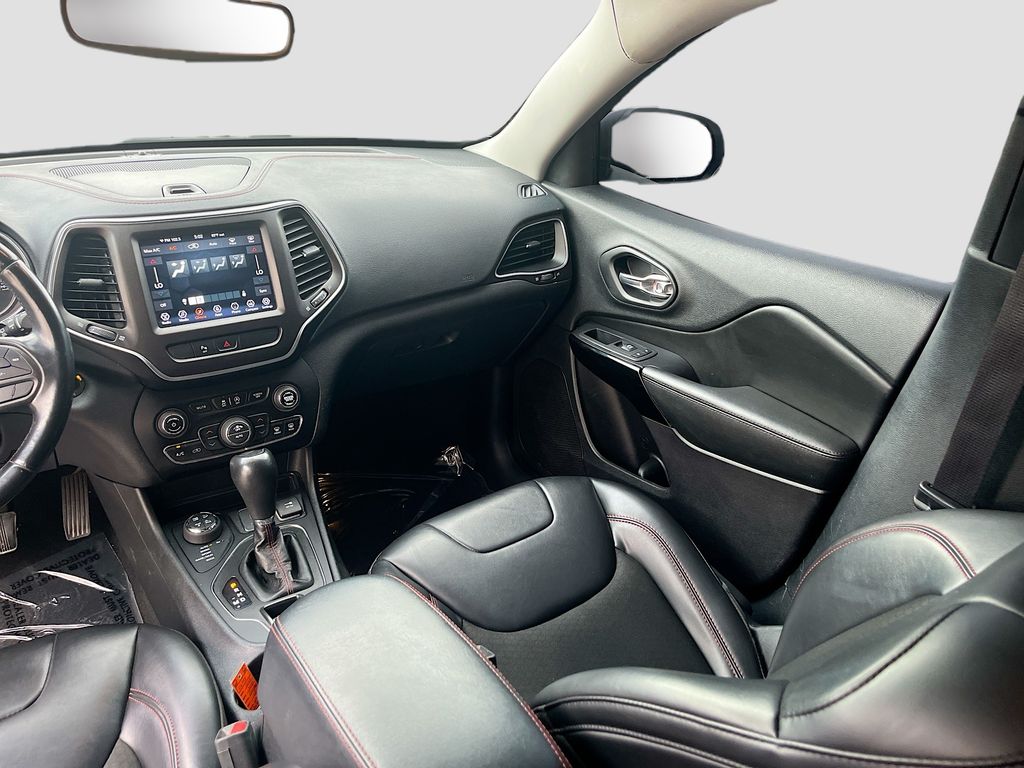 Used 2020 White Jeep Trailhawk image 22