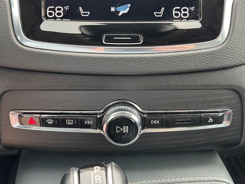 2020 Volvo XC90 T6 Momentum Black at Subaru and VW of Moon Township