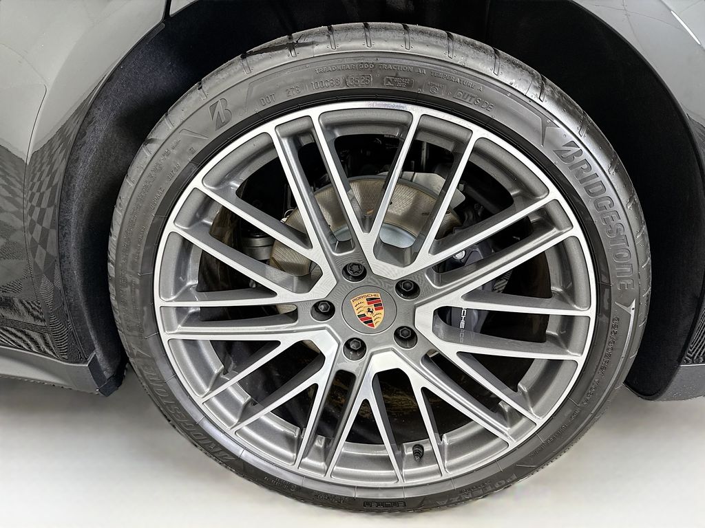 Thumbnail: 2026 Porsche Panamera - 32