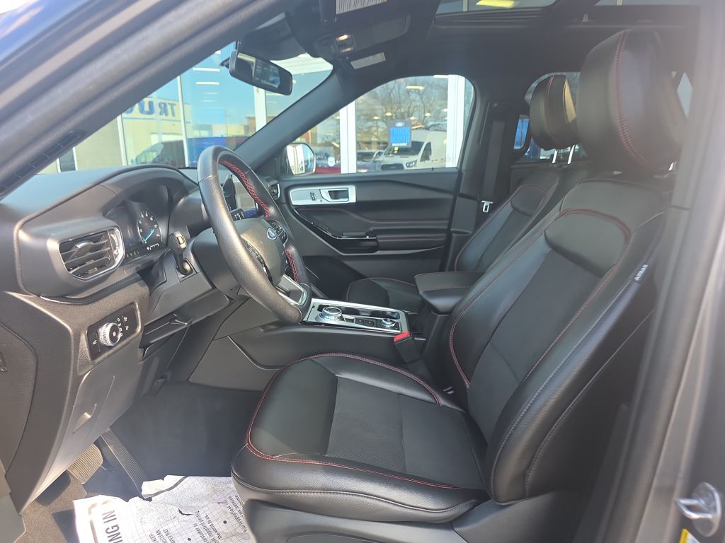 Certified Used 2023 Gray Ford ST-Line image 17