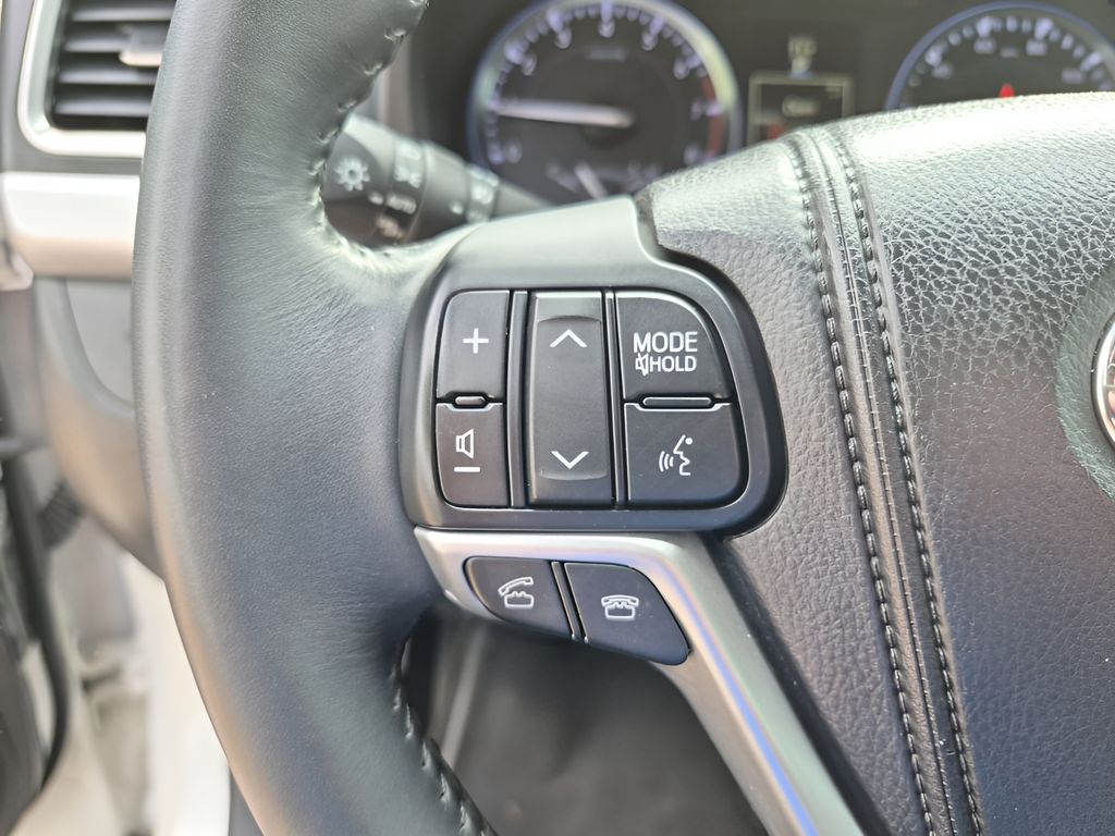 Used 2014  Toyota Limited image 34