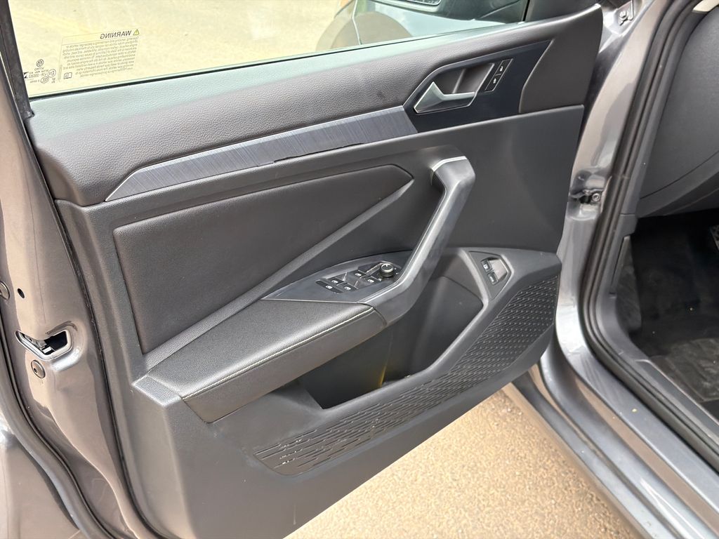 Used 2024 Silver Volkswagen 1.5T SE image 10