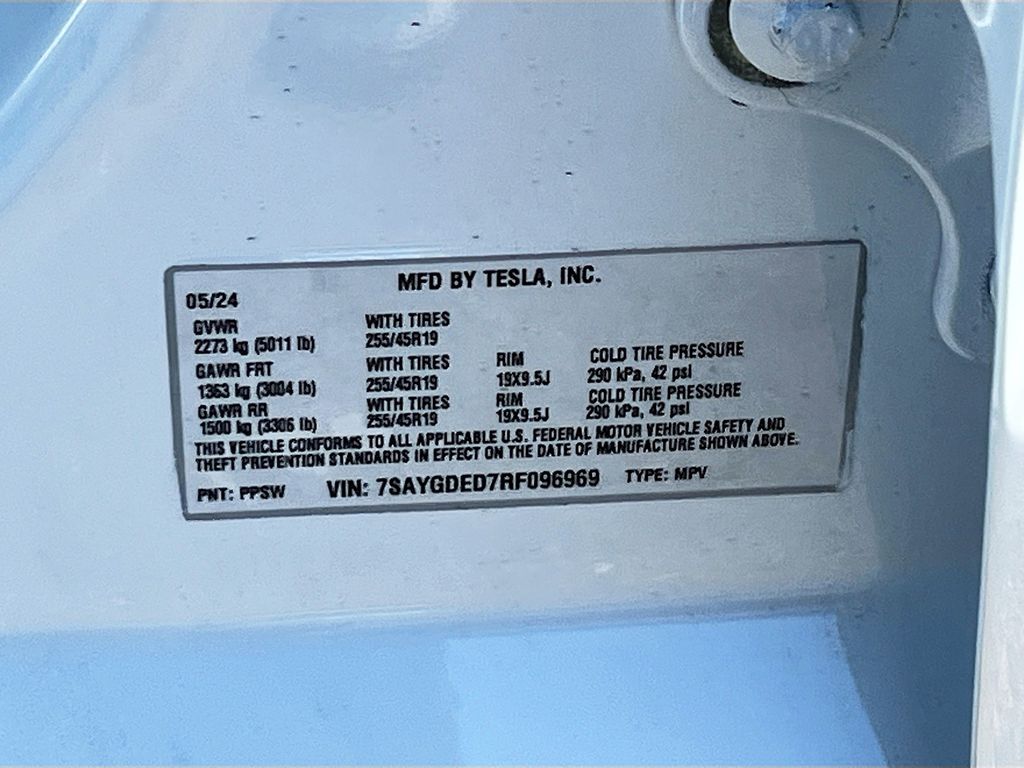 Used 2024 White Tesla Standard Range image 33