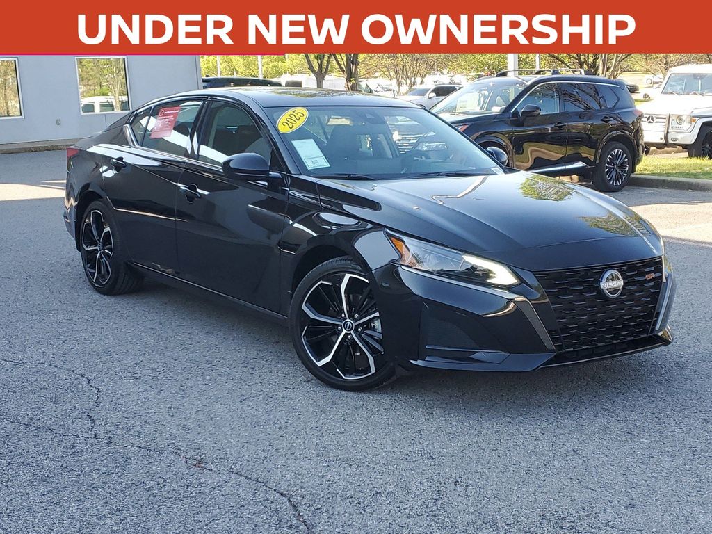 Super Black 2025 Nissan Altima 2.5 SR FWD Sedan Front-Wheel Drive Continuously Variable Transmission