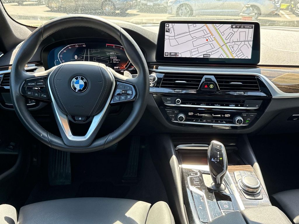 Thumbnail: 2022 BMW 5 Series - 30