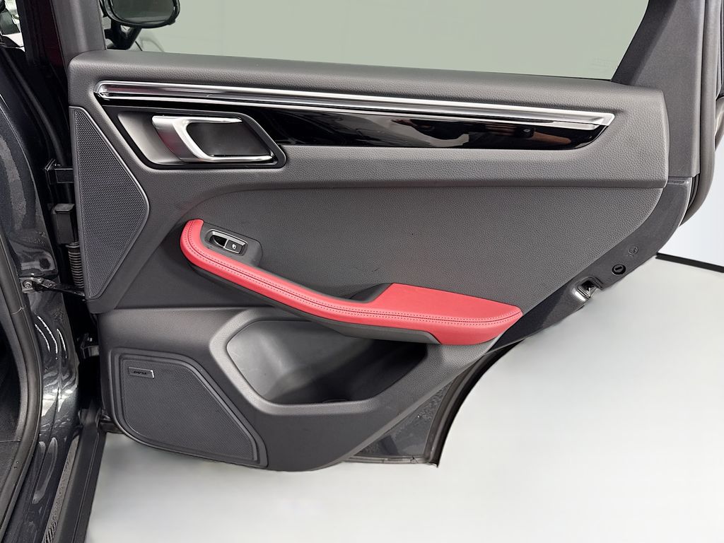 Thumbnail: 2025 Porsche Macan - 28