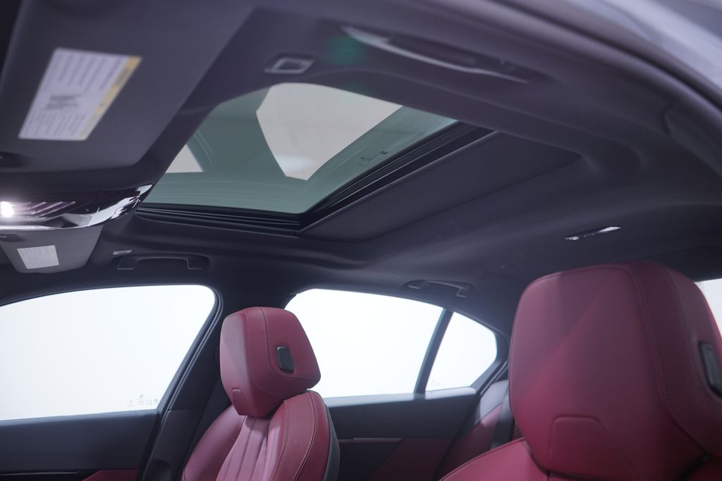 Thumbnail: 2025 BMW 5 Series - 8