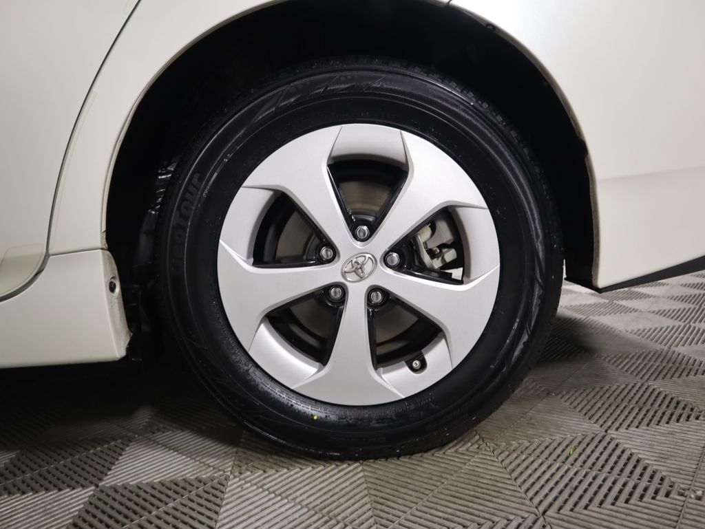 Thumbnail: 2015 Toyota Prius - 31