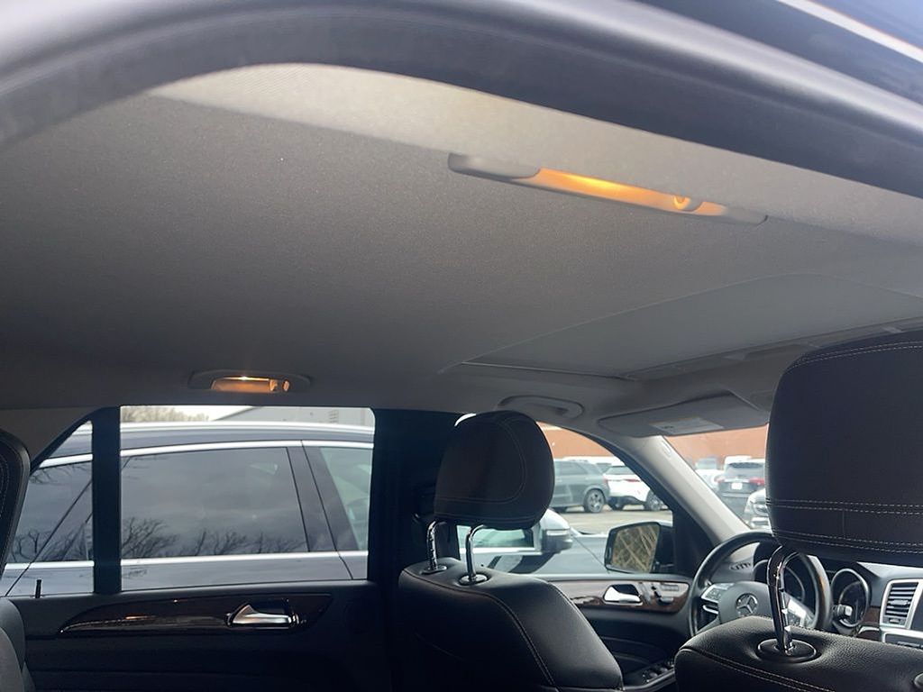 Thumbnail: 2012 Mercedes-Benz M-Class - 4