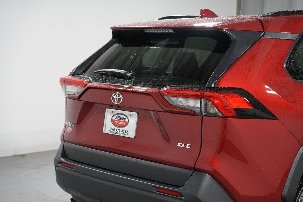 2025 Toyota RAV4 XLE 9
