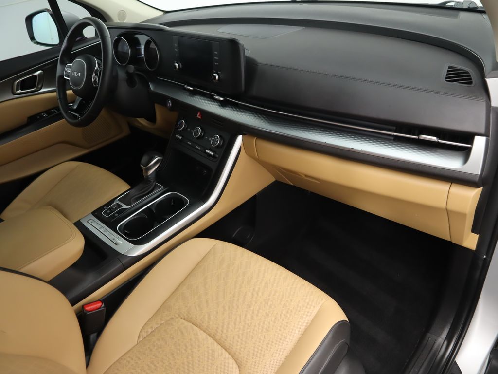 Thumbnail: 2023 Kia Carnival - 17