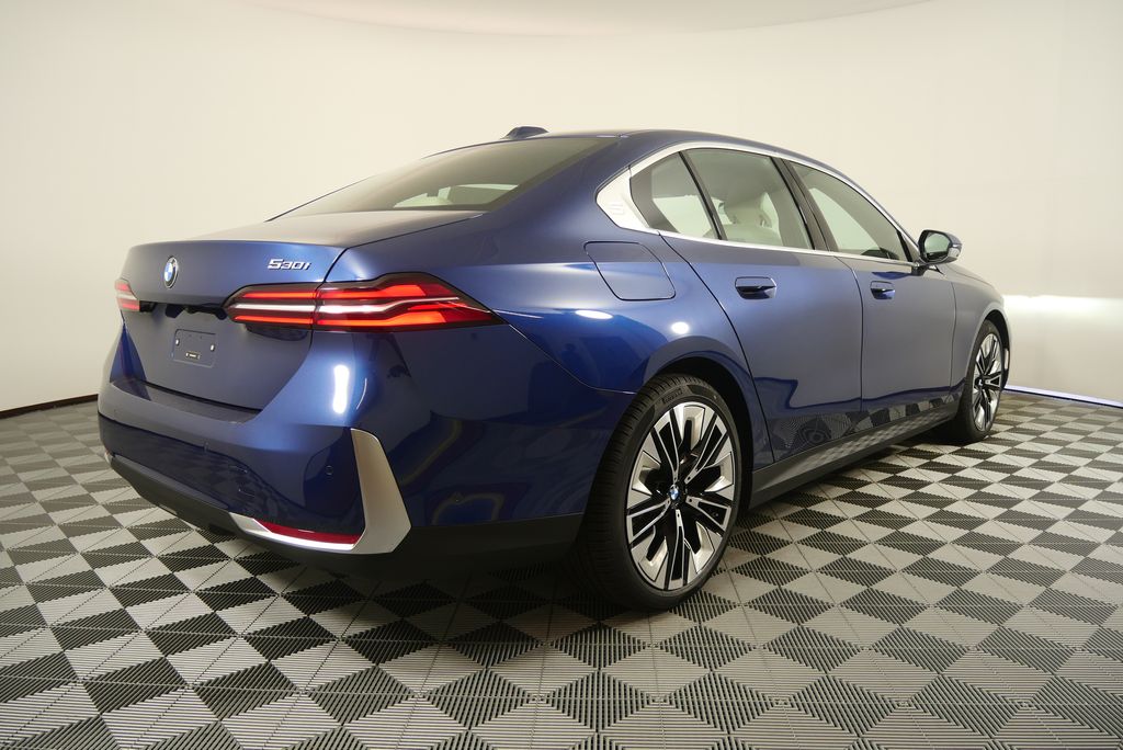 Thumbnail: 2026 BMW 5 Series - 3