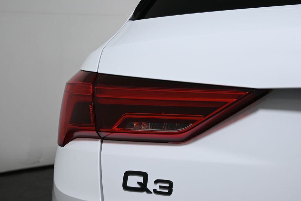 Thumbnail: 2025 Audi Q3 - 12