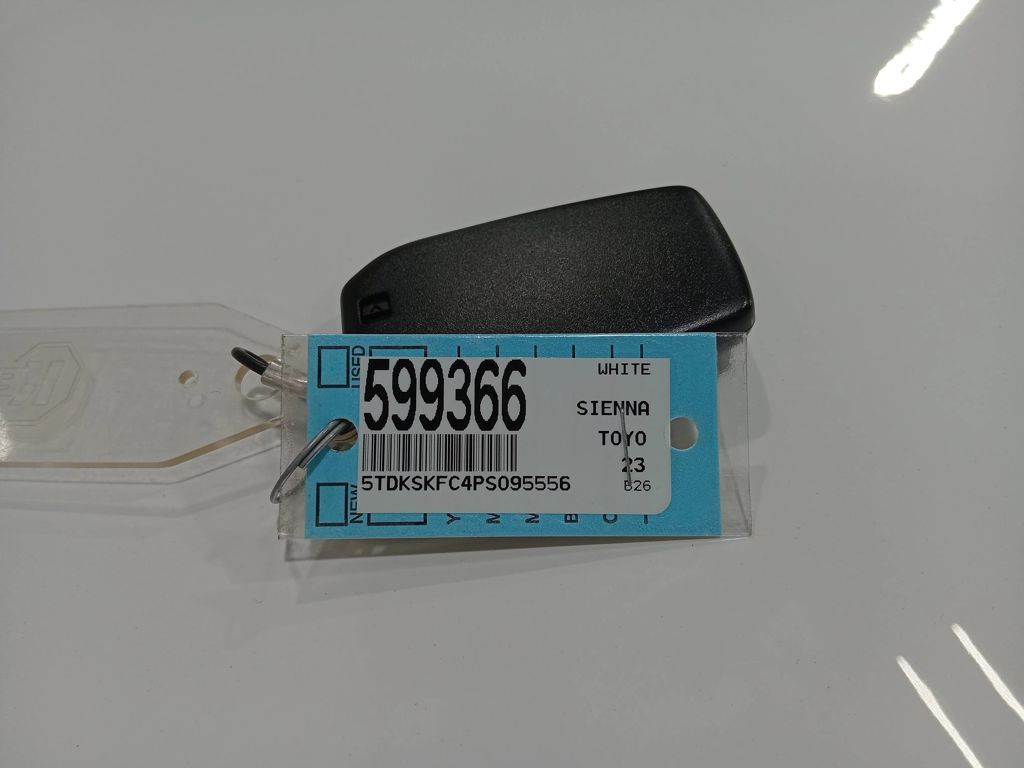 2023 Toyota Sienna LE