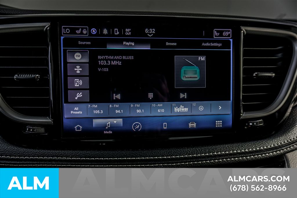 Used 2023 Black Chrysler Touring L image 39