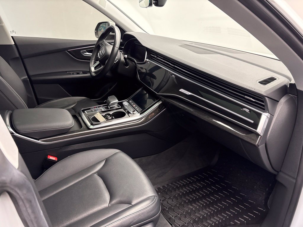 Thumbnail: 2020 Audi Q8 - 24