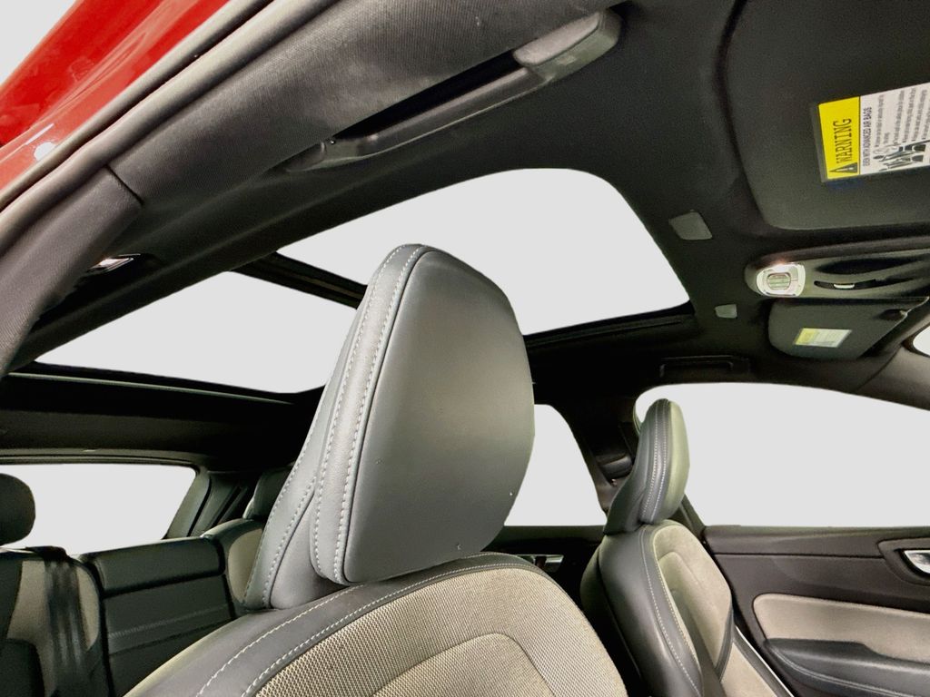 Thumbnail: 2021 Volvo XC60 - 18