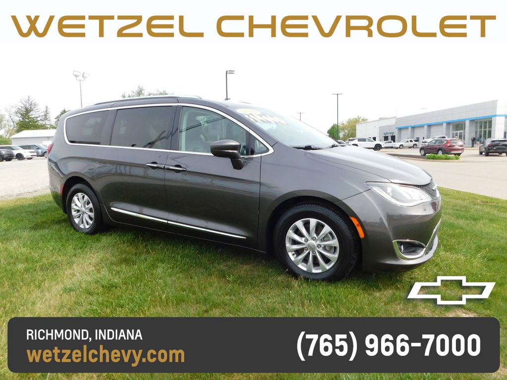 Gray (Granite Crystal Metallic Clearcoat) 2018 Chrysler Pacifica Touring L FWD Minivan Front-Wheel Drive 9-Speed Automatic