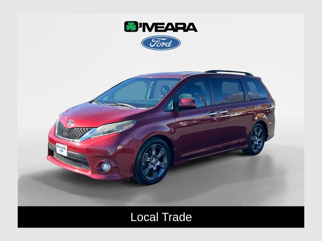 2015 Toyota Sienna SE 8-Passenger