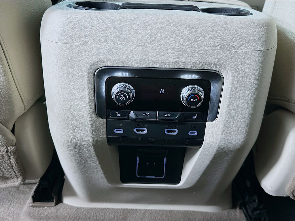 Thumbnail: 2021 GMC Yukon XL - 28