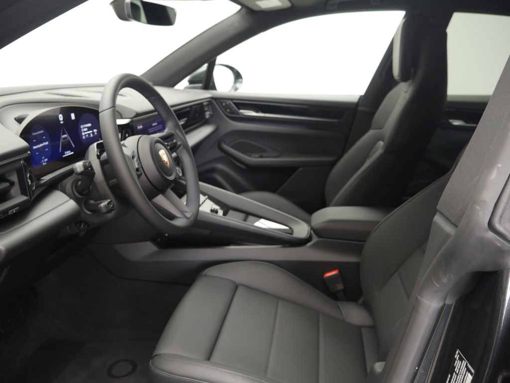 Thumbnail: 2026 Porsche Macan - 18