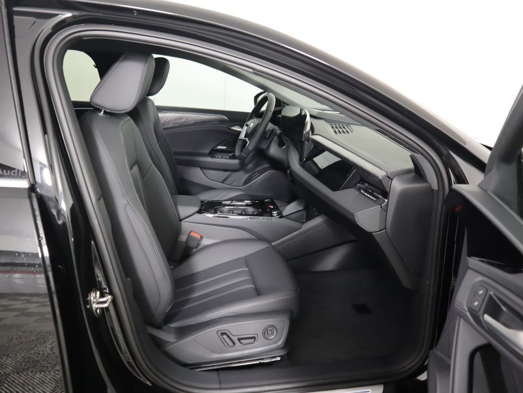 Thumbnail: 2025 Audi e-tron - 22