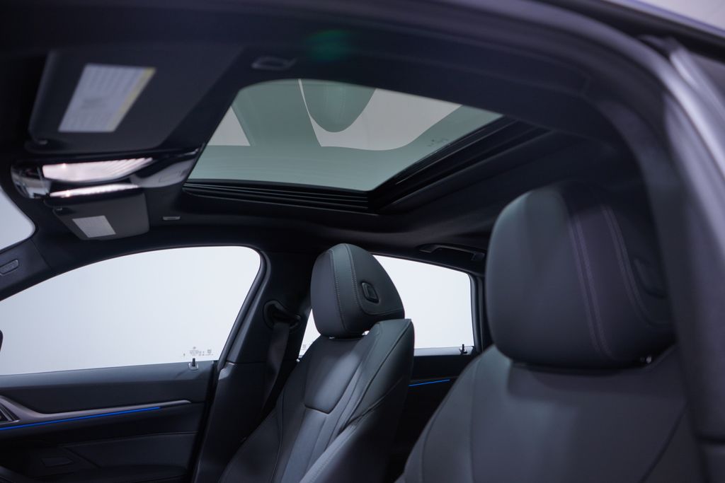 Thumbnail: 2025 BMW i4 - 8