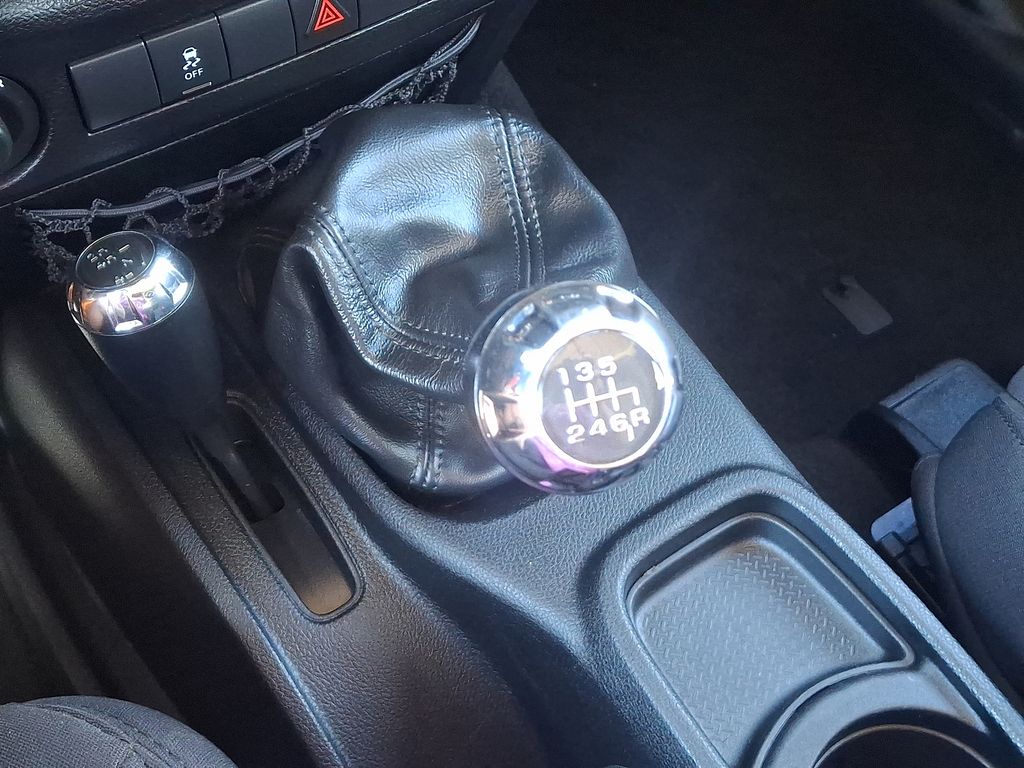 2013 Jeep Wrangler Sport 14