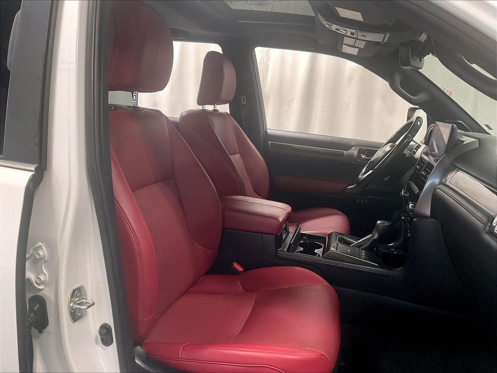 2022 Lexus GX — photo 11