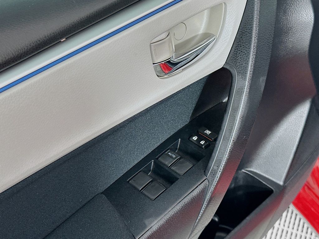 Thumbnail: 2016 Toyota Corolla - 17