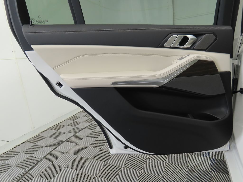 Thumbnail: 2026 BMW X7 - 28