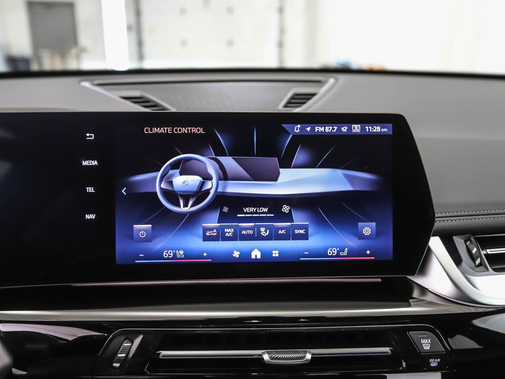 Thumbnail: 2025 BMW X1 - 17