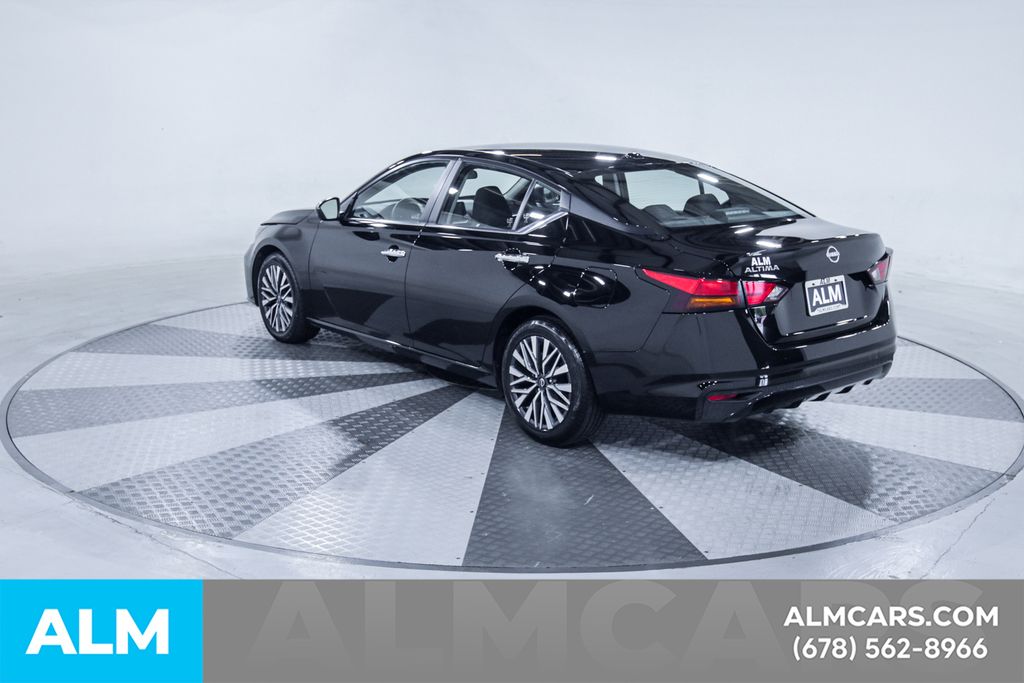Used 2025 Black Nissan 2.5 SV image 7