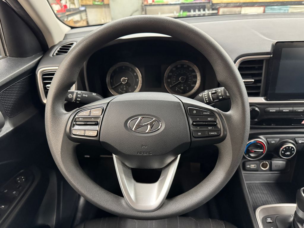 2022 Hyundai Venue SE