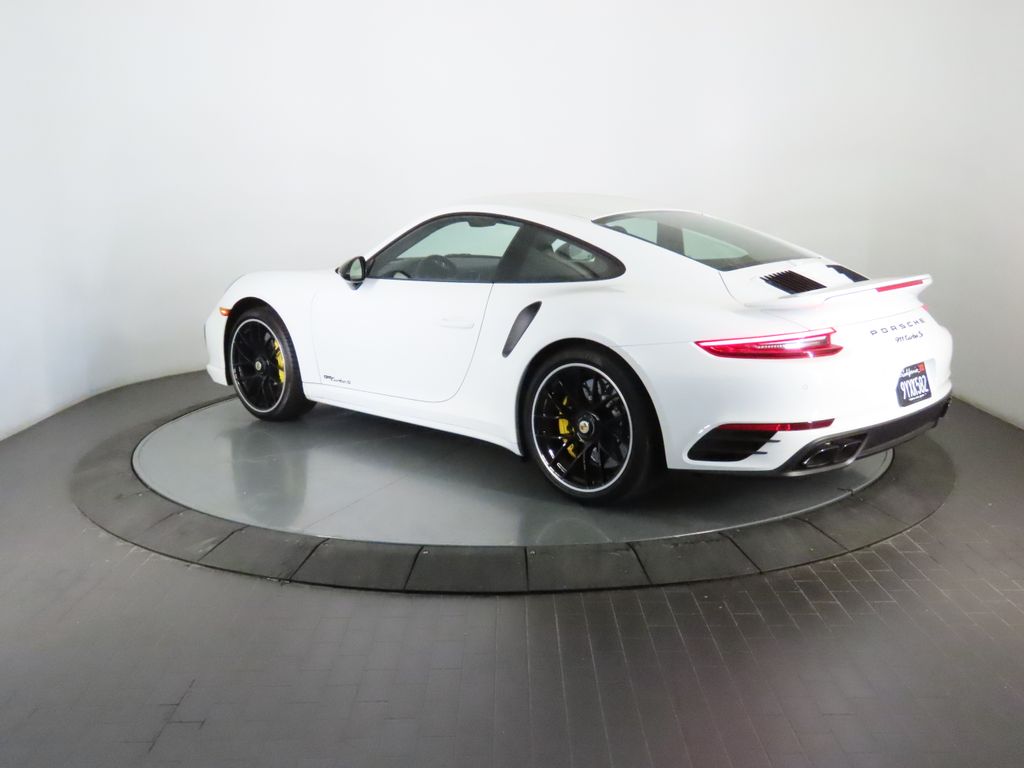 Thumbnail: 2017 Porsche 911 - 3