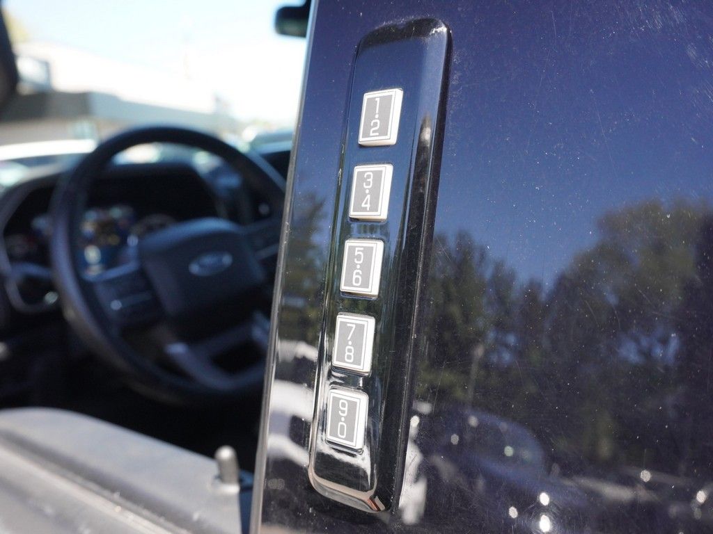 Used 2023 Black Ford XLT image 22