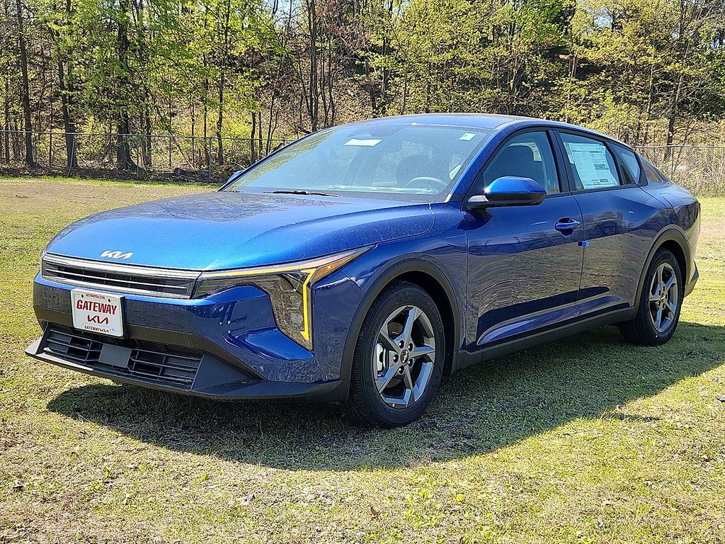 2025 Kia K4 LXS AT's photo