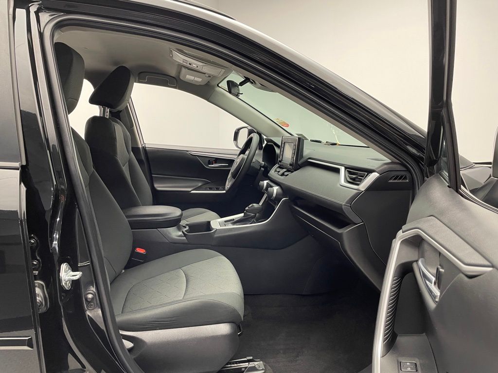 Thumbnail: 2022 Toyota RAV4 - 17