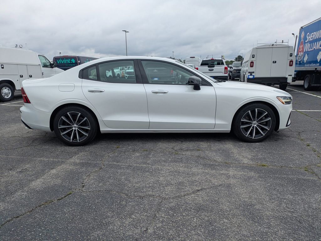 2021 Volvo S60 T5 Momentum
