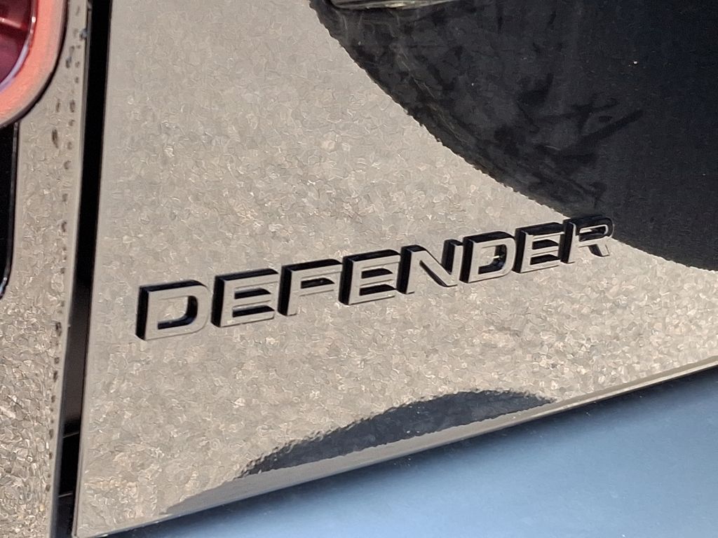 2025 Land Rover Defender 110 22