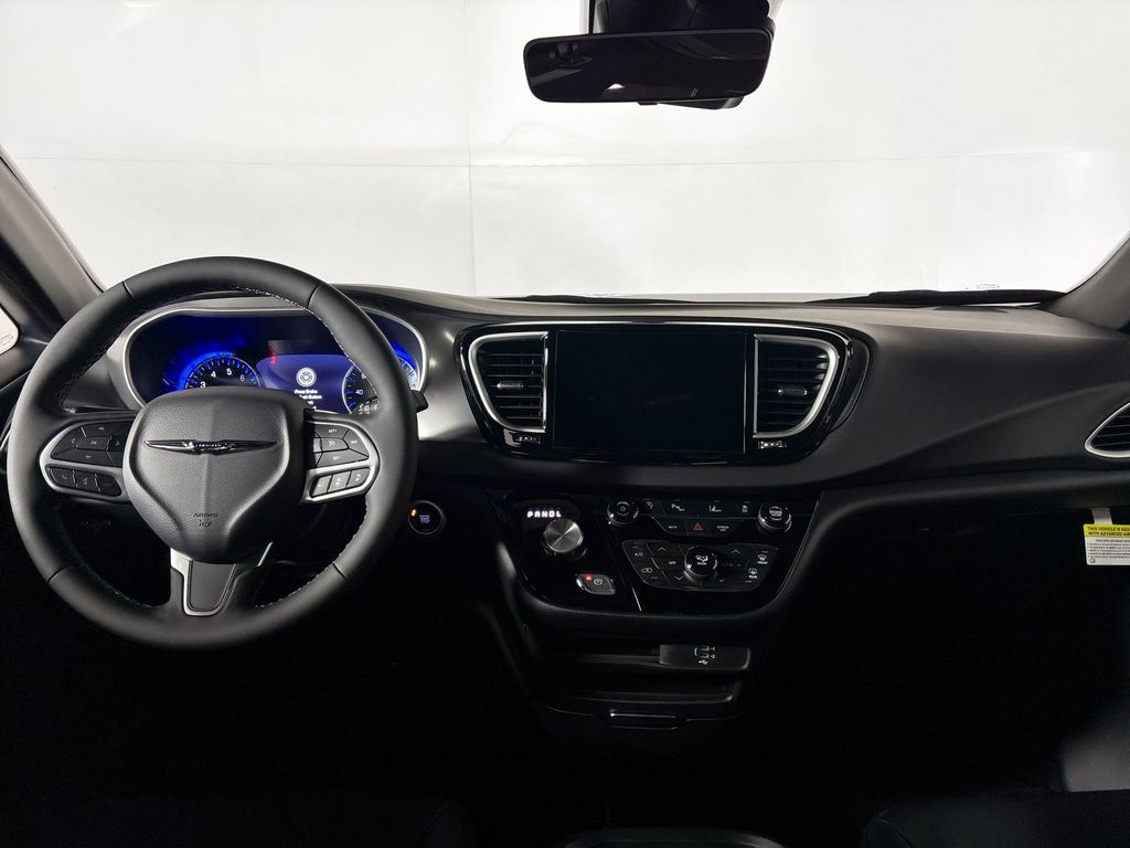 2026 Chrysler Voyager LX