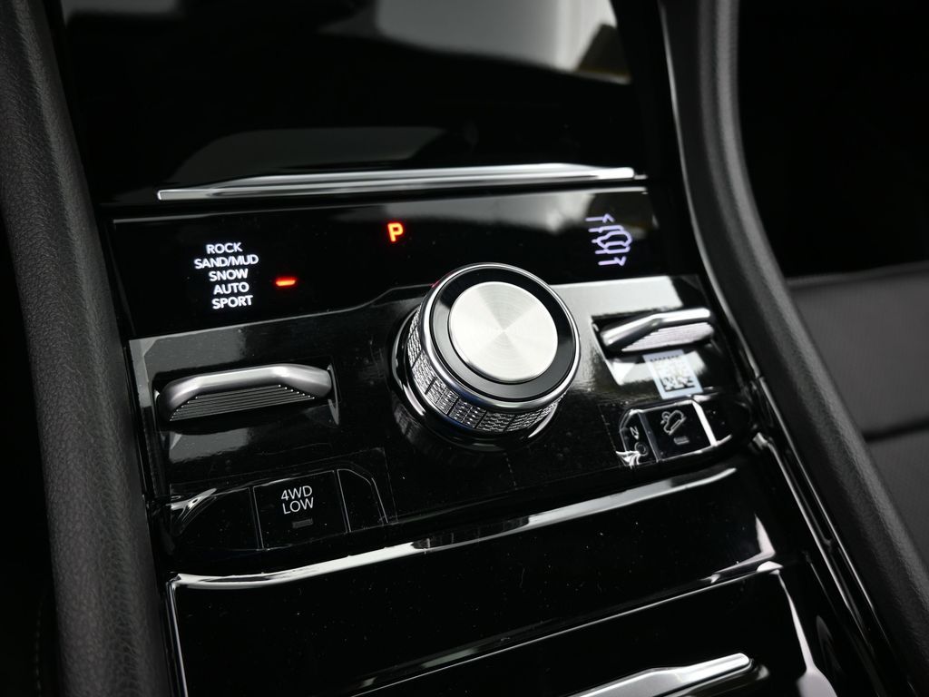 New 2025 Diamond Black Crystal Pearlcoat Jeep Overland image 22