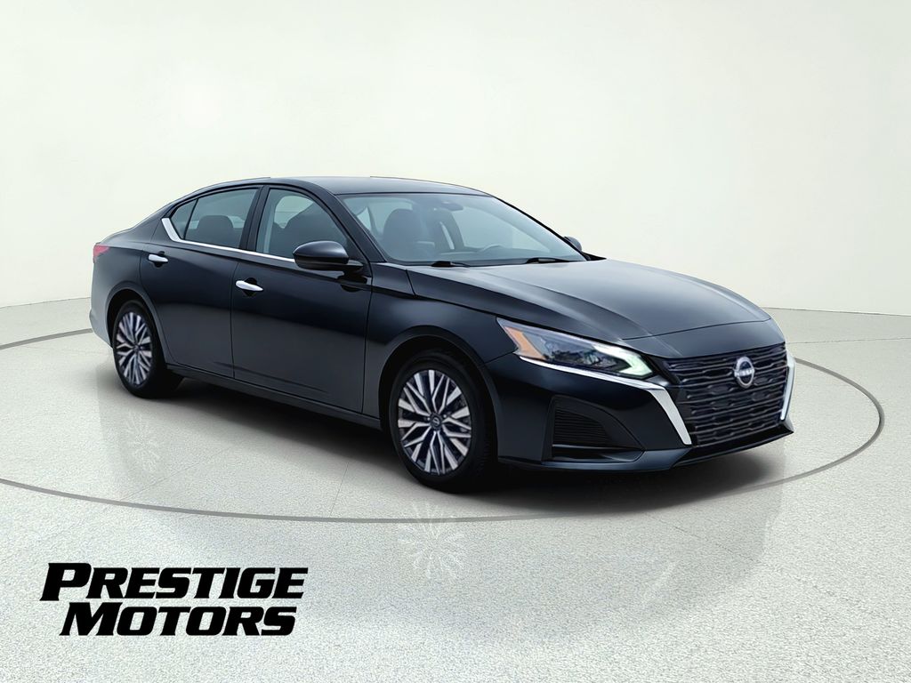 Super Black Clearcoat 2025 Nissan Altima Sedan Front-Wheel Drive Continuously Variable Transmission