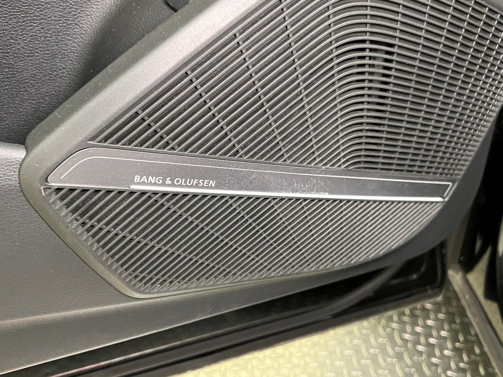 Thumbnail: 2023 Audi SQ5 - 31