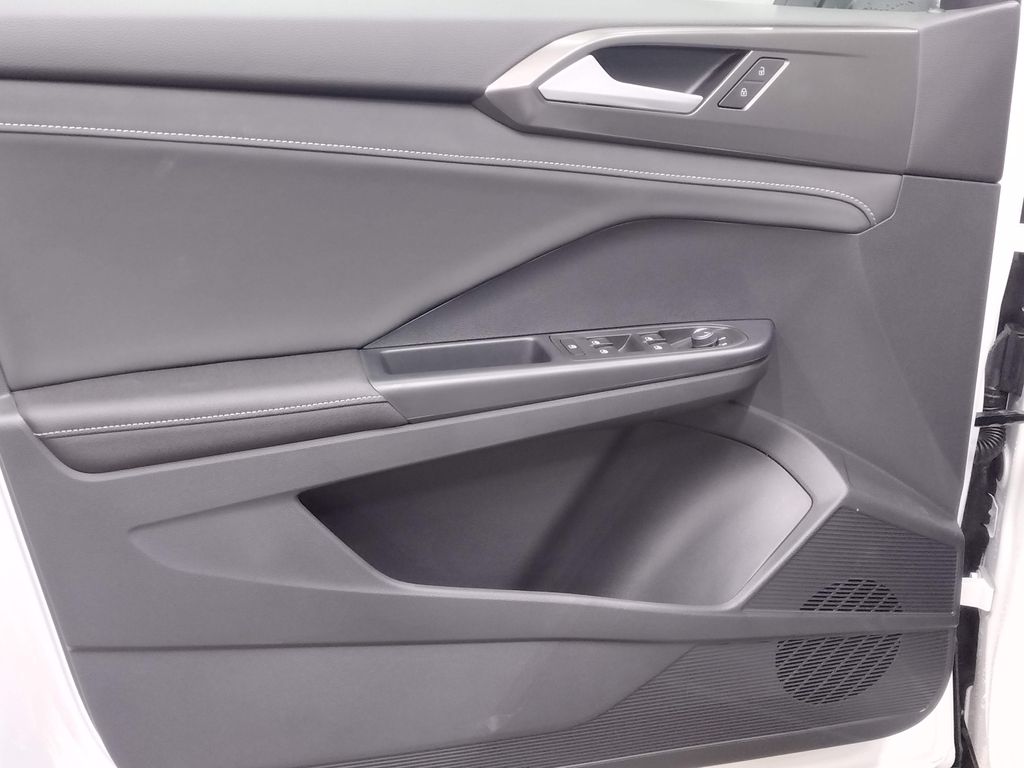 2025 Volkswagen Taos 1.5T SE Black