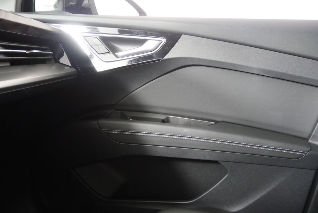 Thumbnail: 2022 Audi Q4 e-tron - 30