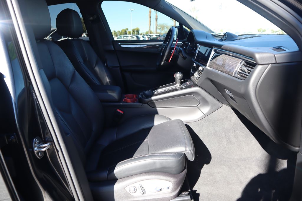 Thumbnail: 2024 Porsche Macan - 18